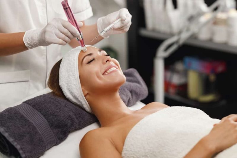 Microneedling DermaPen