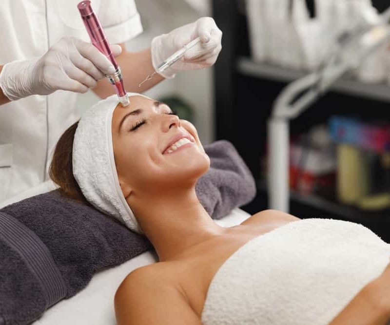 Microneedling DermaPen